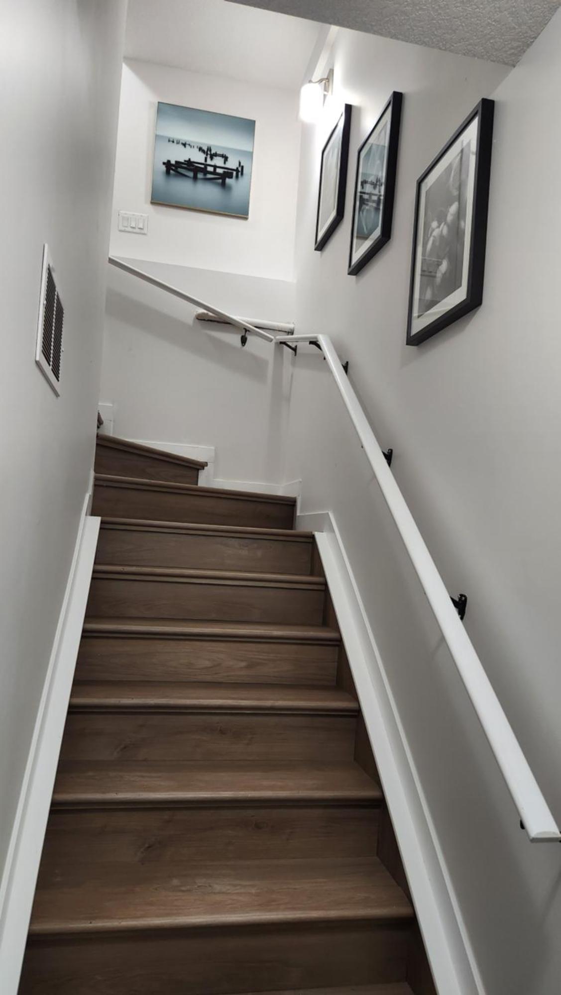 Modern 2 Bedroom Basement Suite At West Edmonton Exterior foto