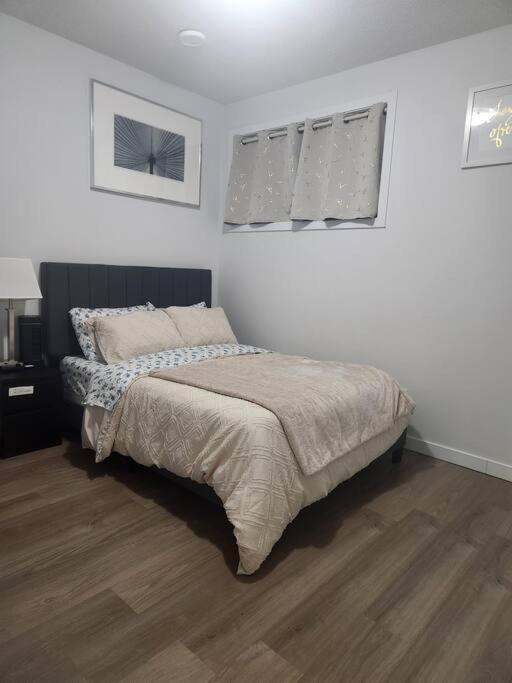 Modern 2 Bedroom Basement Suite At West Edmonton Exterior foto